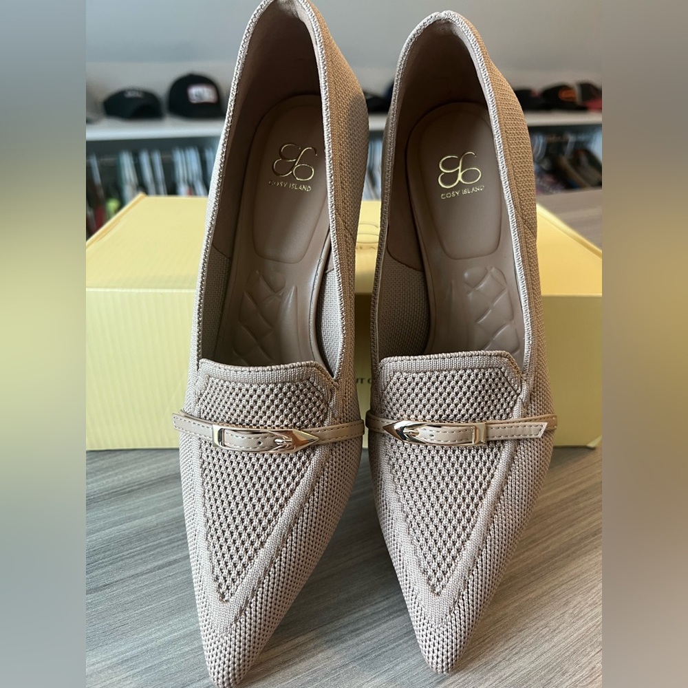 Cozy Island Women's Pointed Knit Loafers in Tan